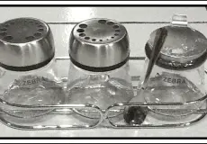Condiment 3 pcs Glass seasoning W Rack set 1 ~item/2024/1/17/zeb_110270_12_3pcs_glass_seasoning_w_rack_set_r115000_q288s